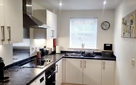 1 Merchants Gate - 2 Bedroom, City Apartment With Private Parking